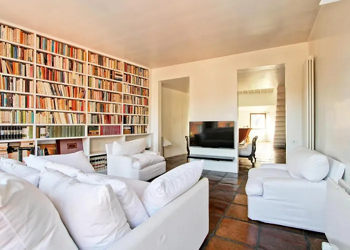 Luxury Art Apartment In Trastevere With Terrace